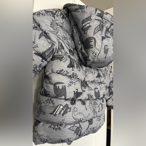 NWOT SwissTech Boy’s Gray Puffer Hooded Coat w/Dinosaur Pattern; Size 3T - Picture 2 of 10